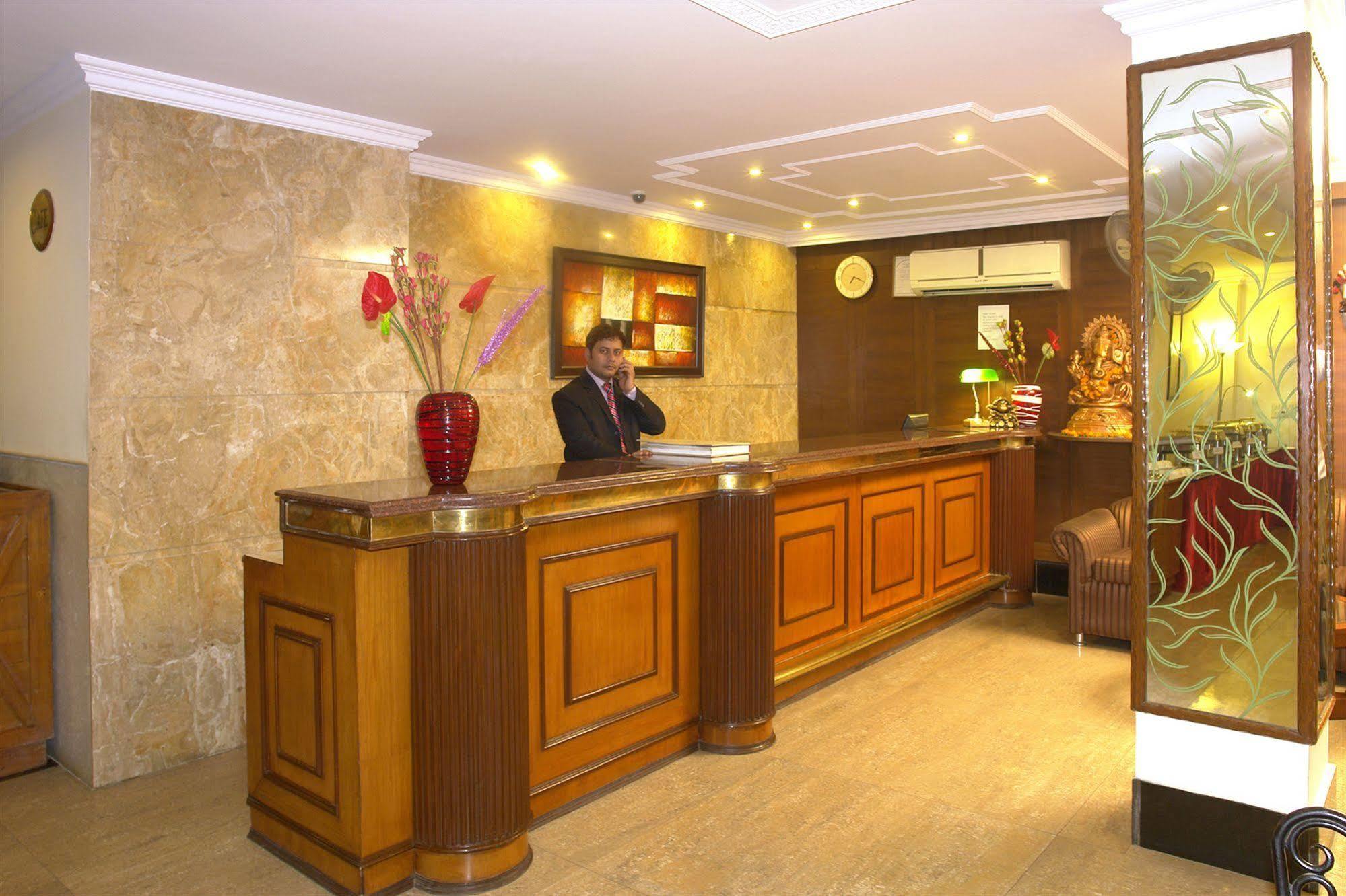 The Crest Inn Delhi  Exterior foto