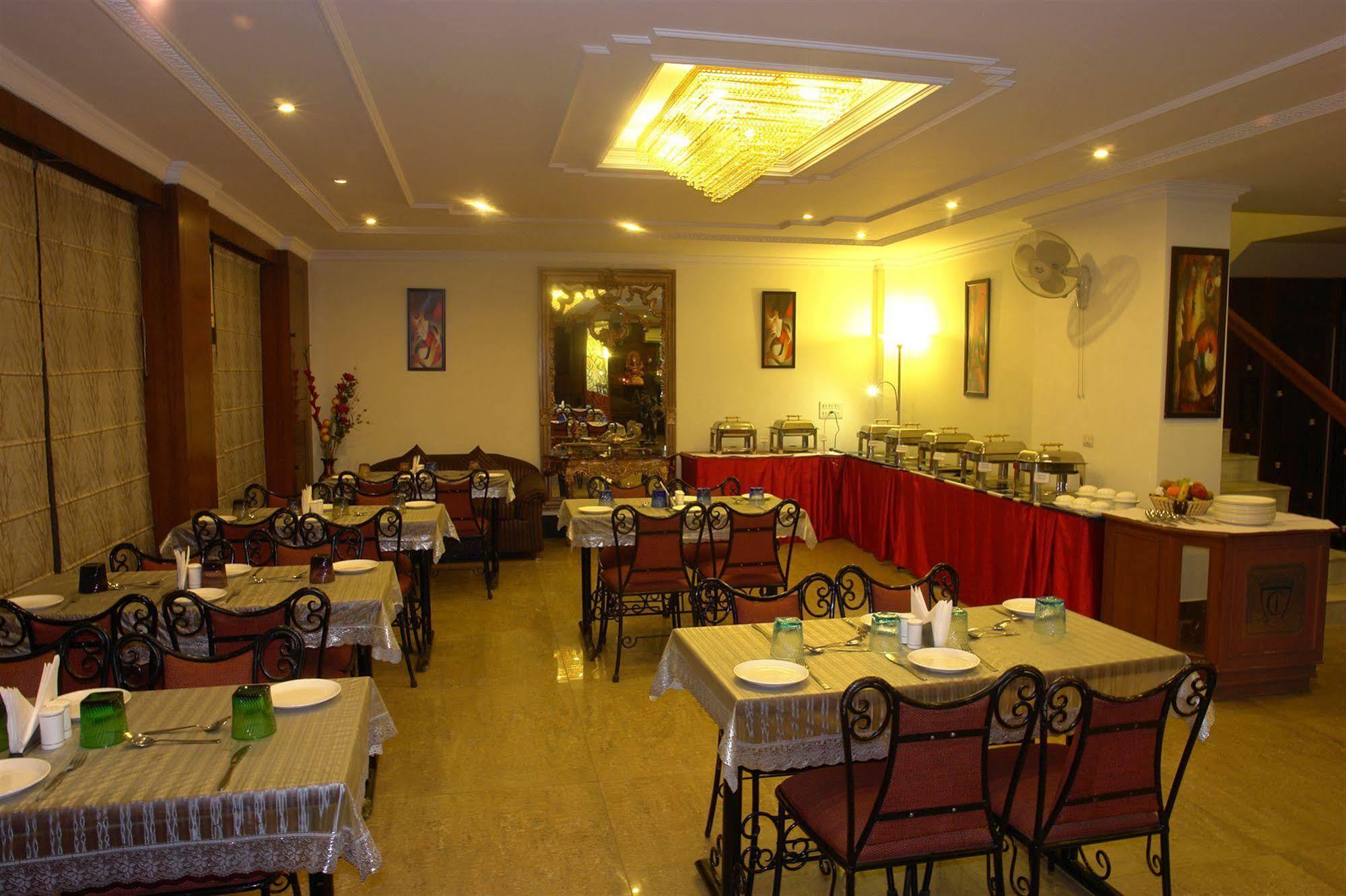 The Crest Inn Delhi  Exterior foto
