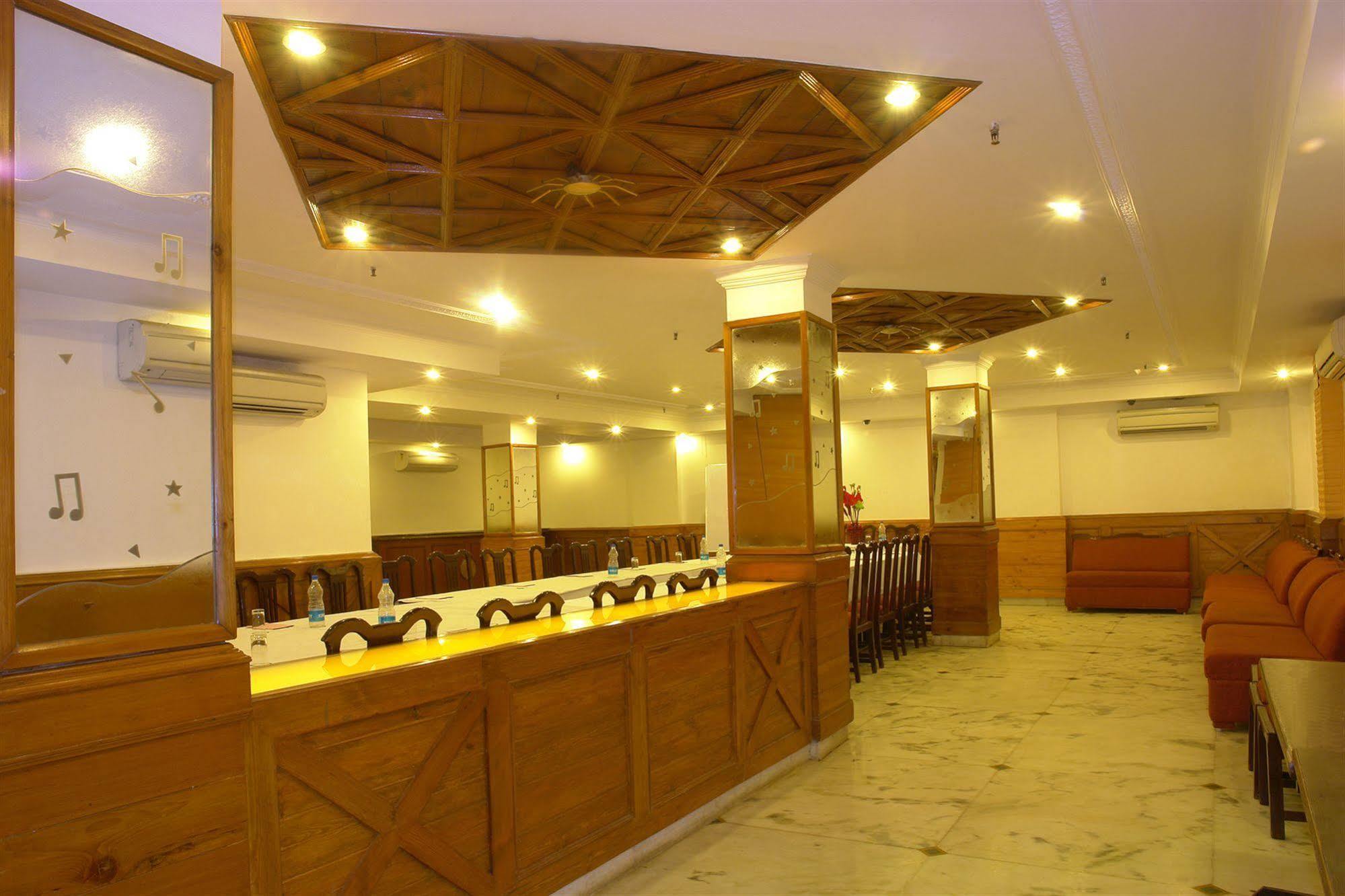 The Crest Inn Delhi  Exterior foto