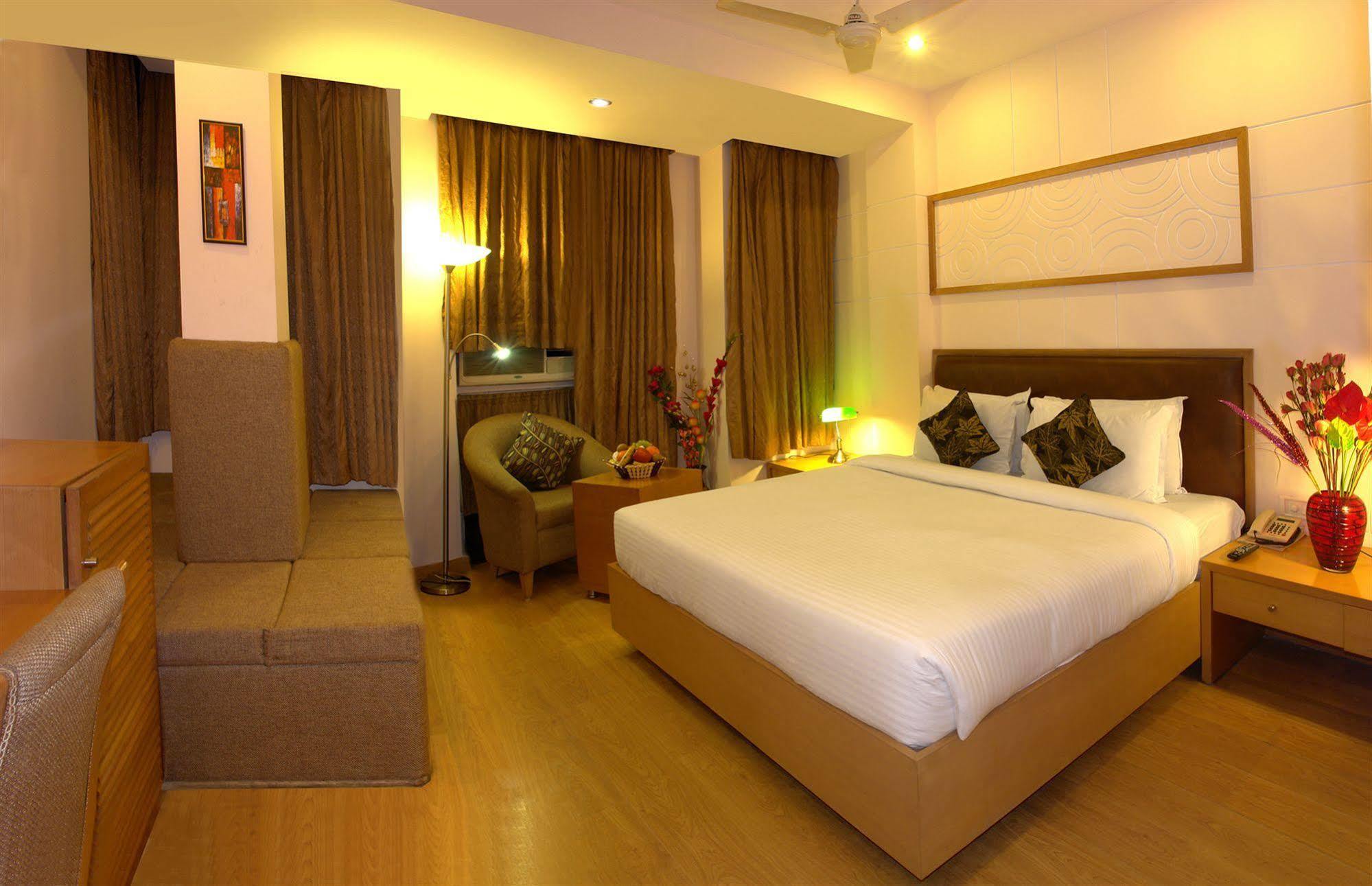 The Crest Inn Delhi  Exterior foto